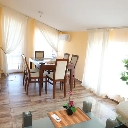 Hotel apartamentowy Raya 3*