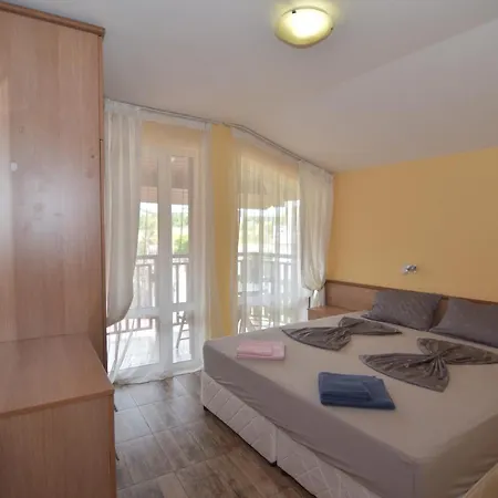 Raya Hotel apartamentowy 3*