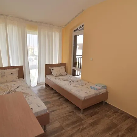 Hotel apartamentowy Raya 3*
