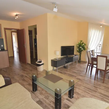 Hotel apartamentowy Raya 3*