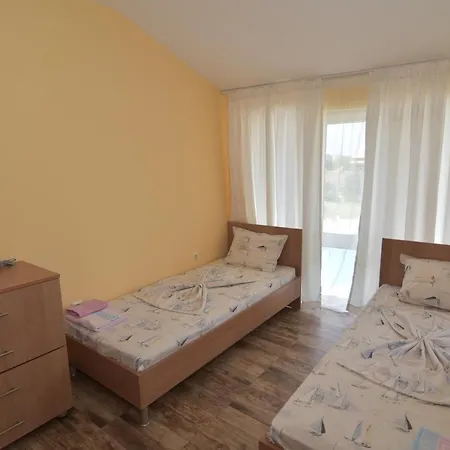Hotel apartamentowy Raya 3*