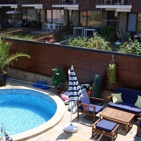 Hotel apartamentowy Raya 3*